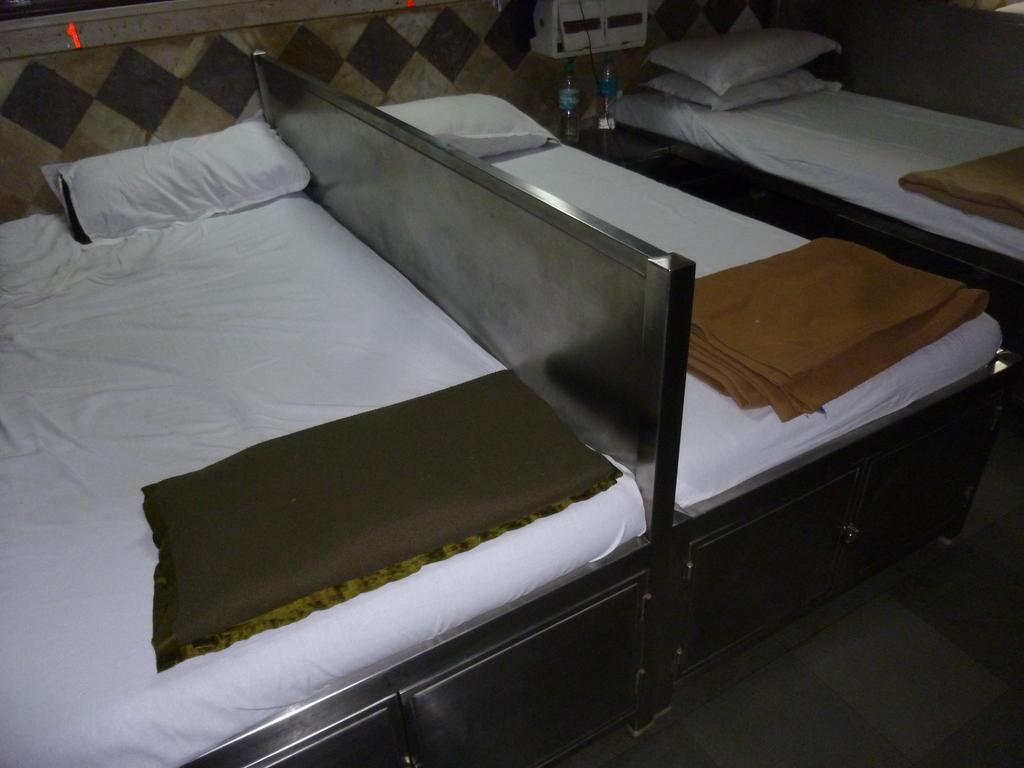 Yadgar Guest House مومباي المظهر الخارجي الصورة