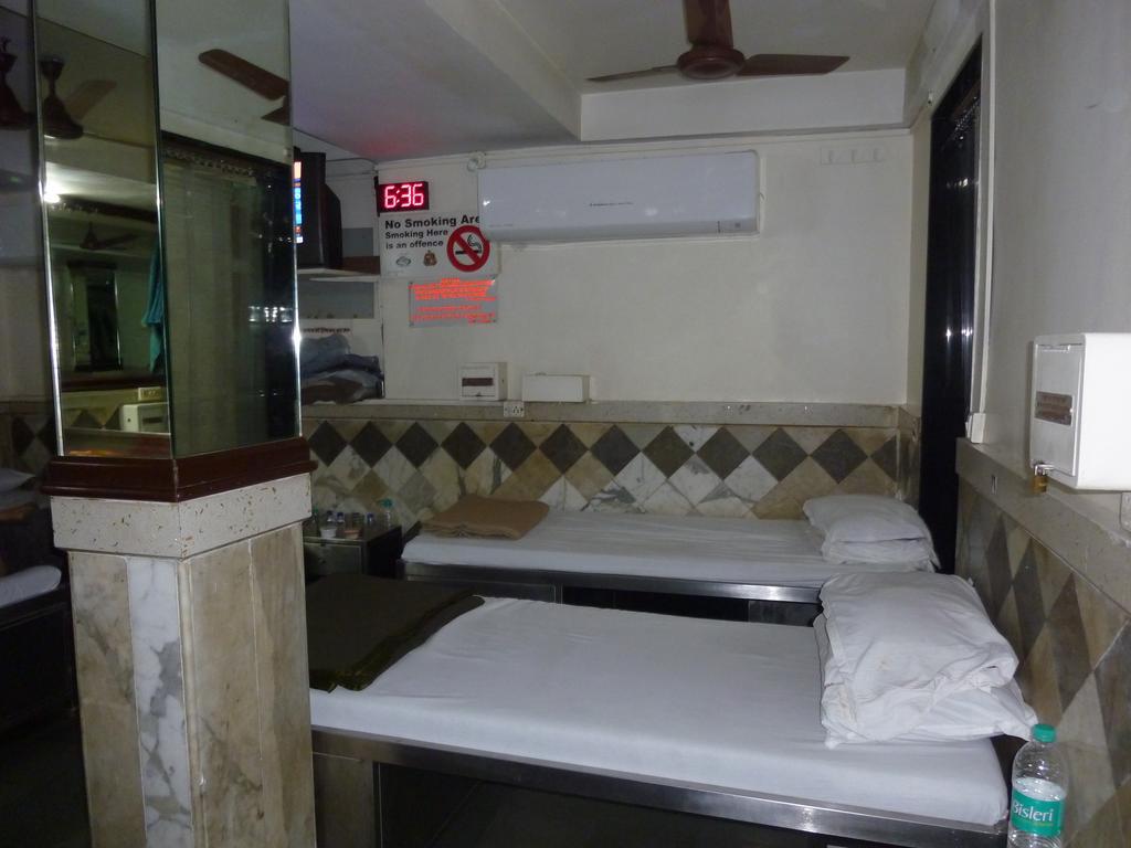 Yadgar Guest House مومباي المظهر الخارجي الصورة