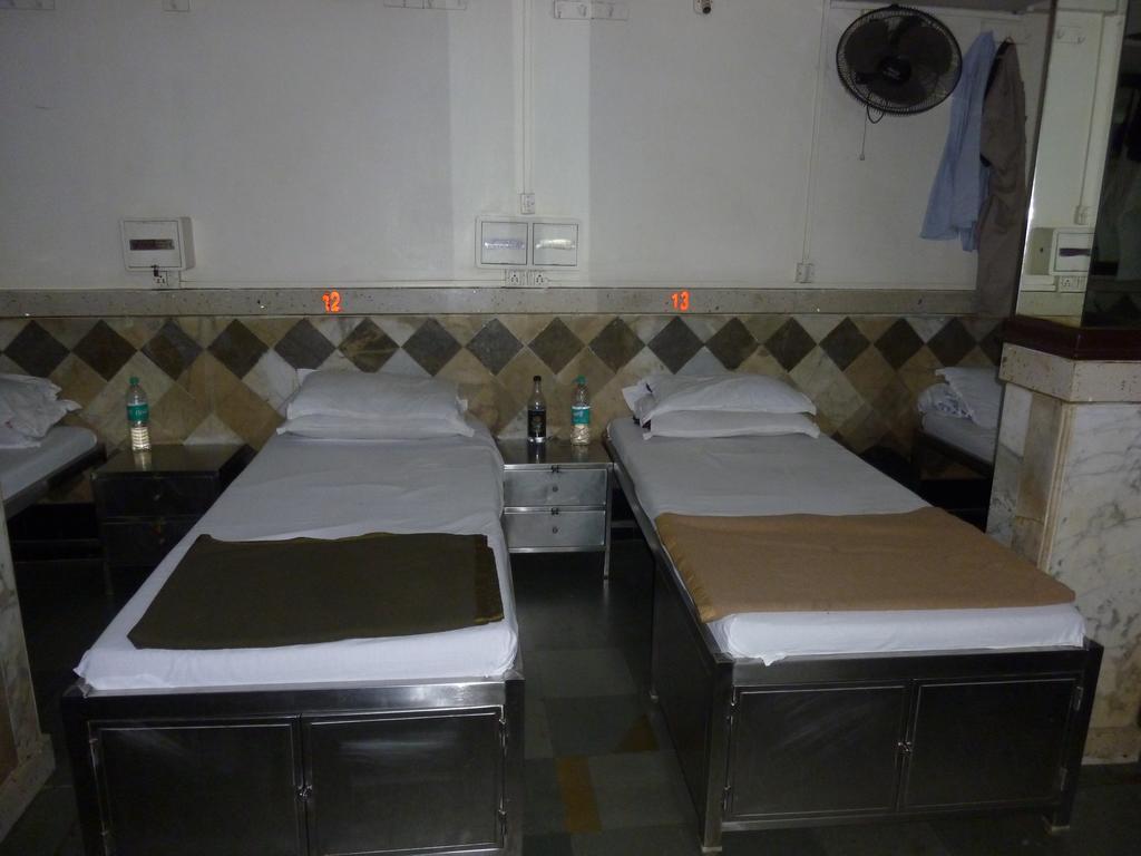 Yadgar Guest House مومباي المظهر الخارجي الصورة