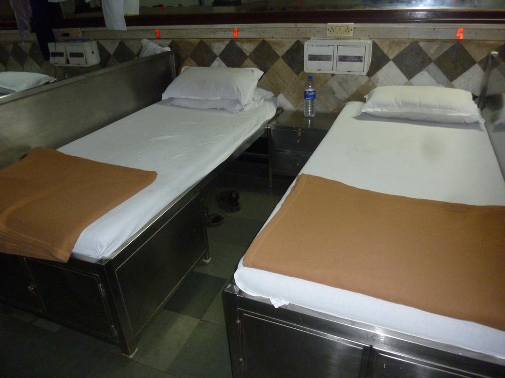 Yadgar Guest House مومباي المظهر الخارجي الصورة
