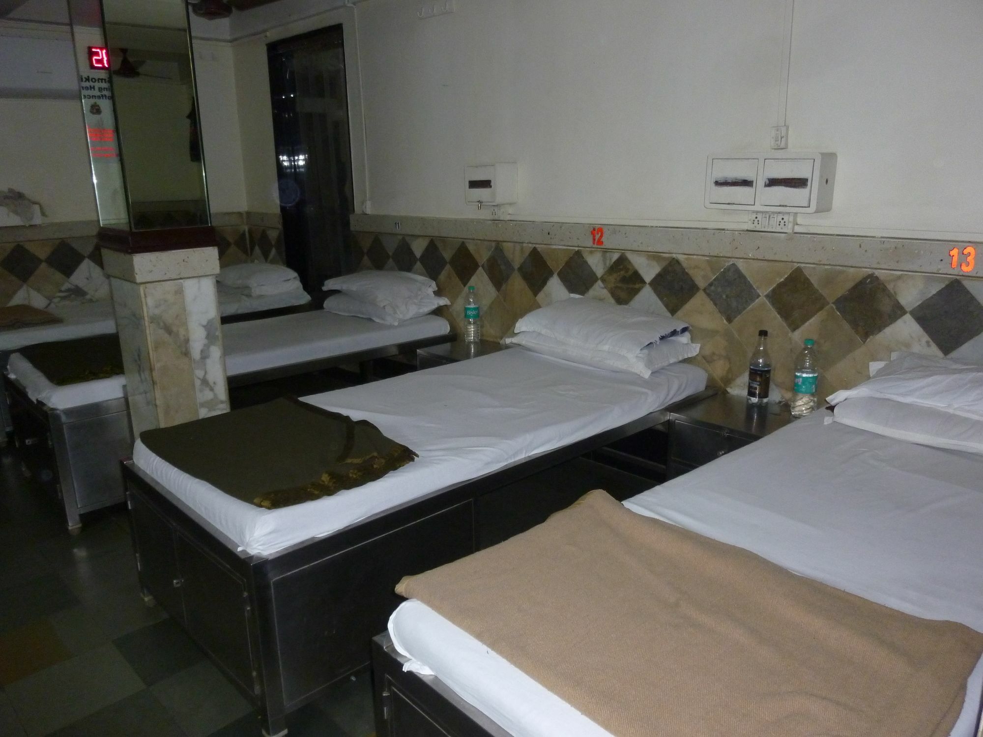 Yadgar Guest House مومباي المظهر الخارجي الصورة